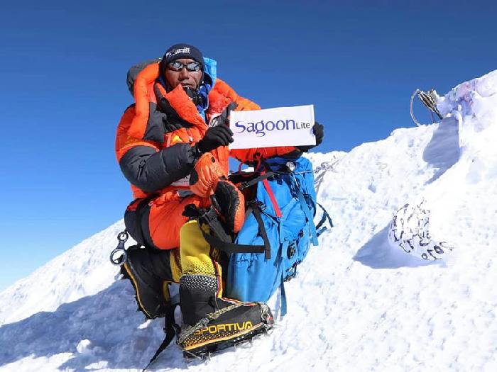 Реклама на вершине Эвереста